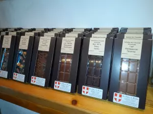 Tablette de chocolat Noir 66 % cacao Amandes Noisettes